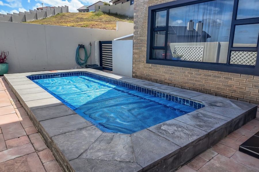 4 Bedroom Property for Sale in Monte Christo Western Cape